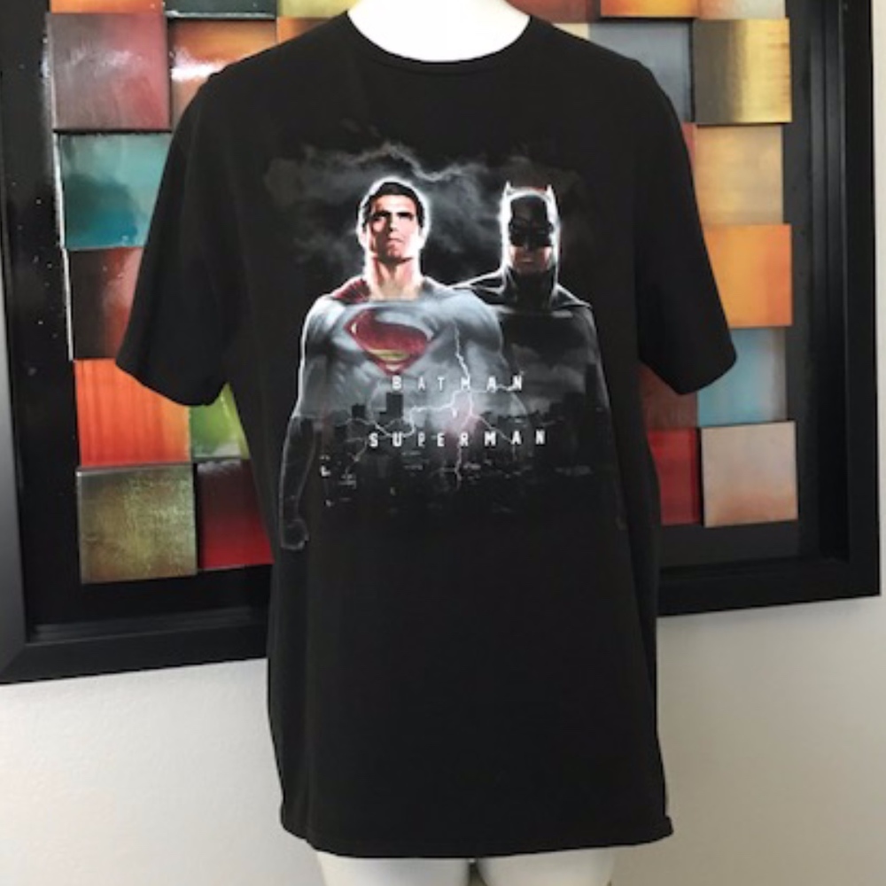 Batman vs Superman T Shirt Size XL